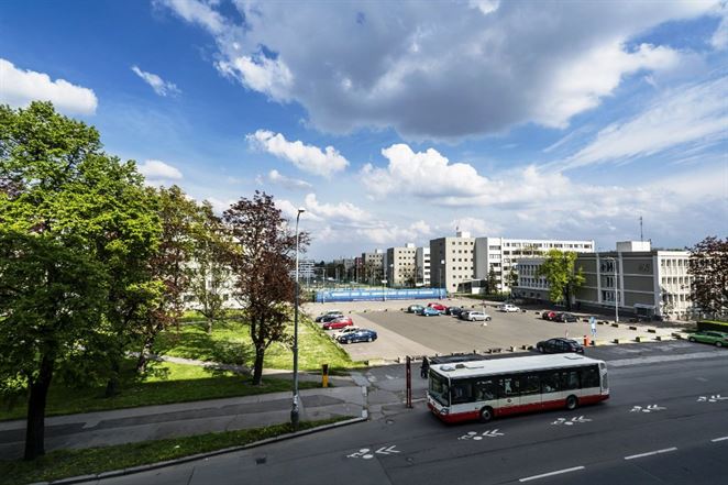 Rozbehli najväčší projekt energetických úspor v ČR, univerzita ušetrí 2,3 GWh elektriny